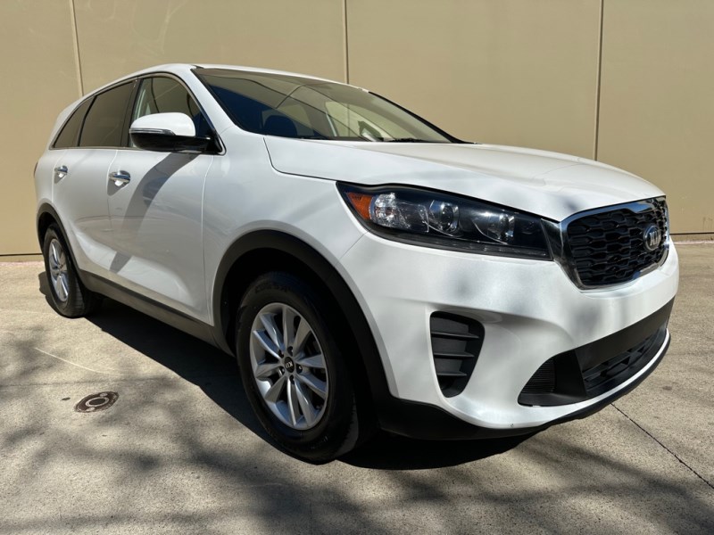 Additional photo of vehicle.