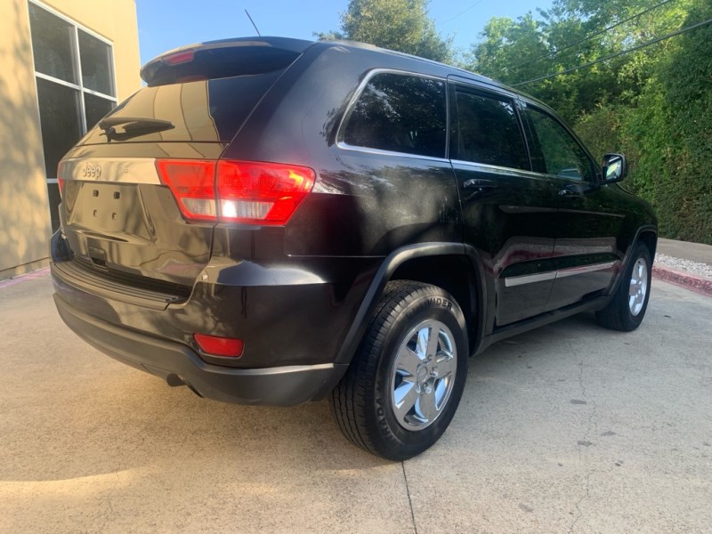 Additional photo of vehicle.