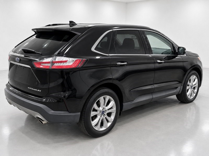 Additional photo of vehicle.
