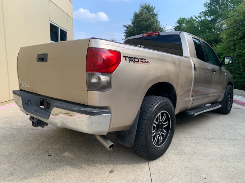 Additional photo of vehicle.