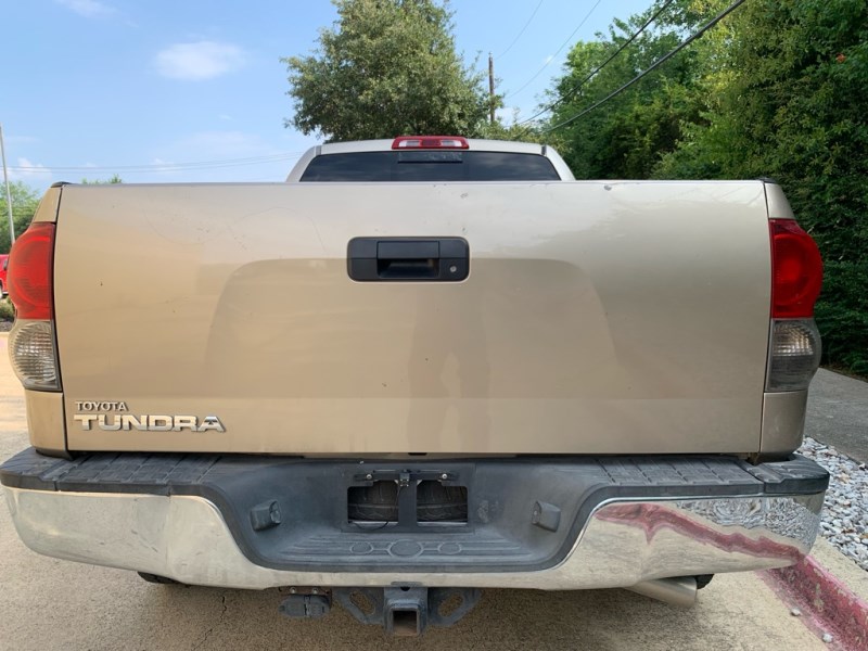 Additional photo of vehicle.