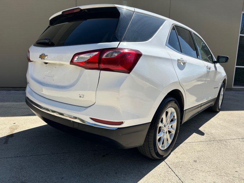 Additional photo of vehicle.