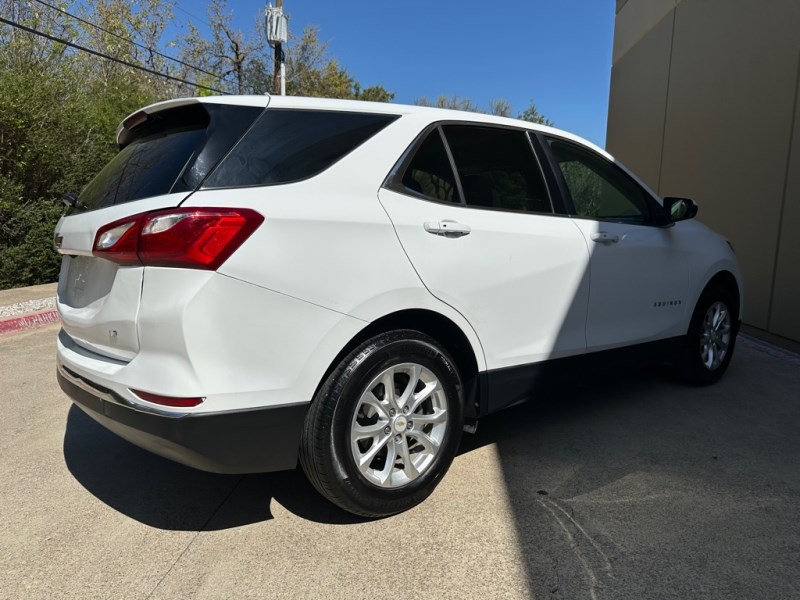 Additional photo of vehicle.