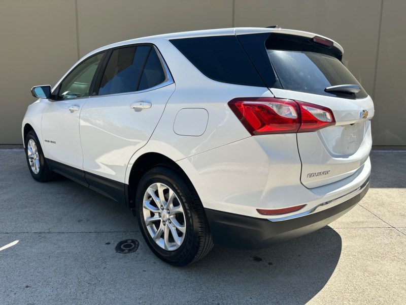 Additional photo of vehicle.