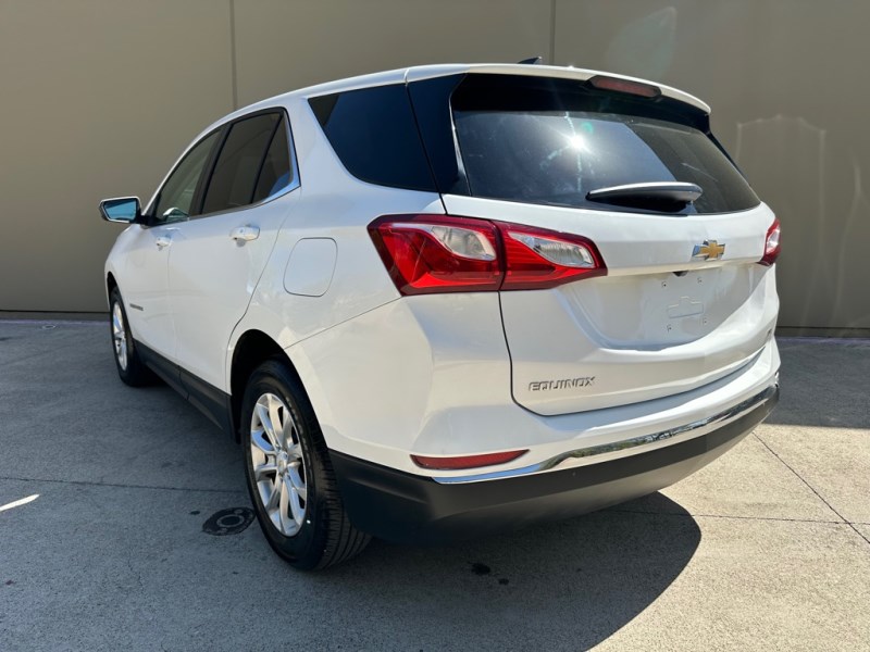 Additional photo of vehicle.