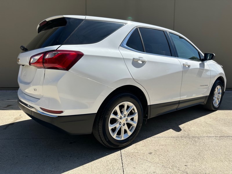Additional photo of vehicle.
