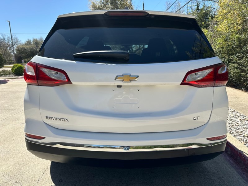 Additional photo of vehicle.