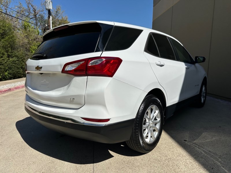 Additional photo of vehicle.