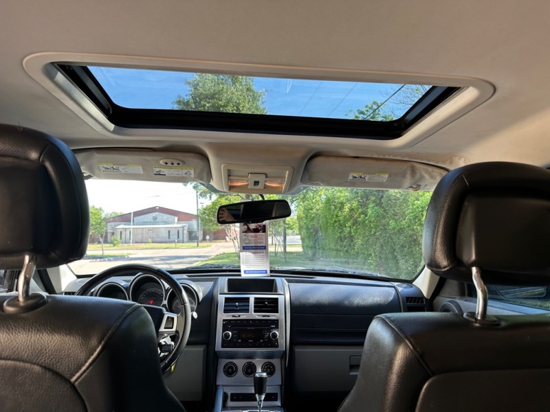 Additional photo of vehicle.