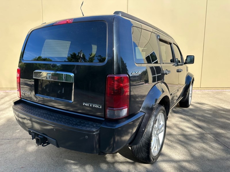 Additional photo of vehicle.