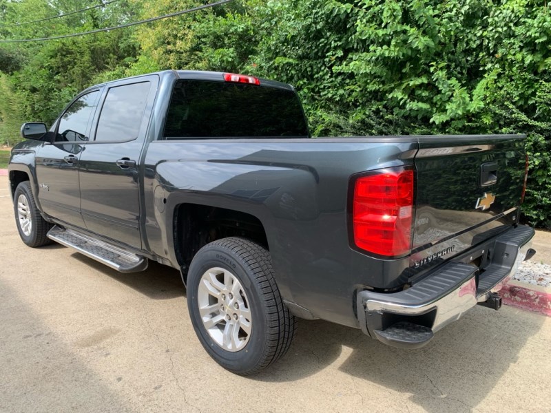 Additional photo of vehicle.