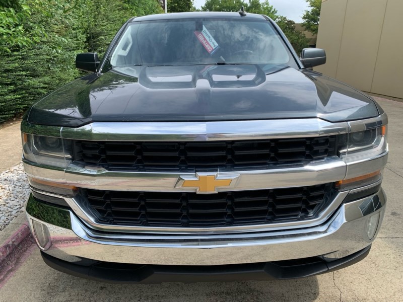 Additional photo of vehicle.