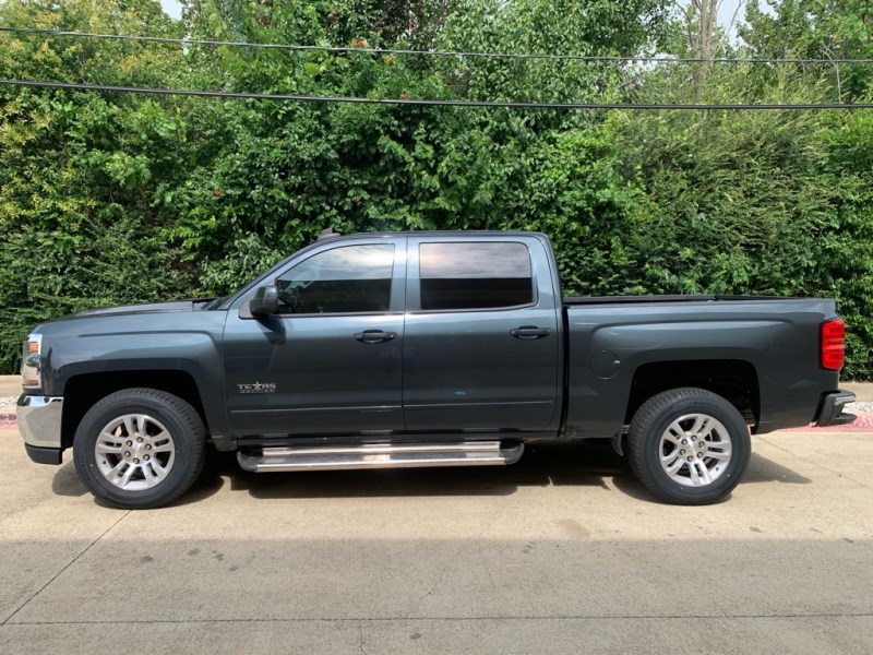 Additional photo of vehicle.