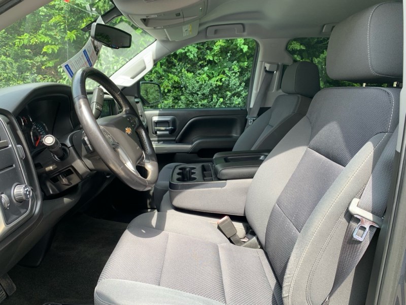 Additional photo of vehicle.