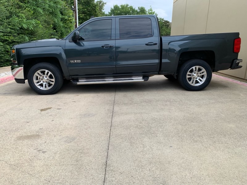 Additional photo of vehicle.
