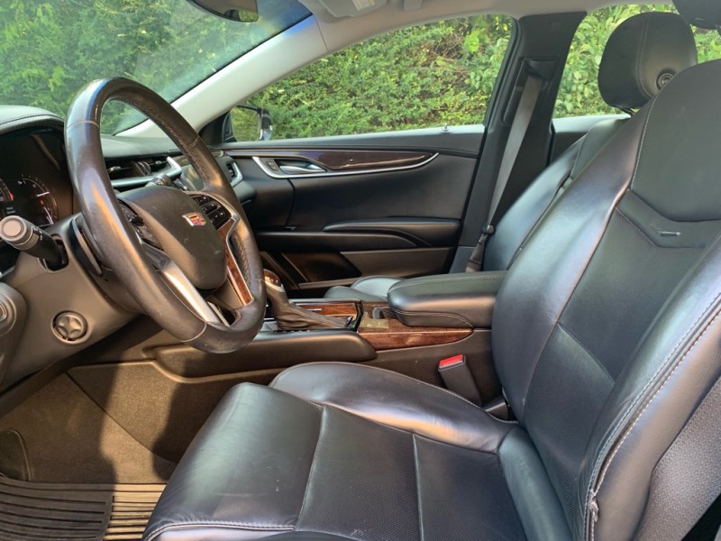 Additional photo of vehicle.