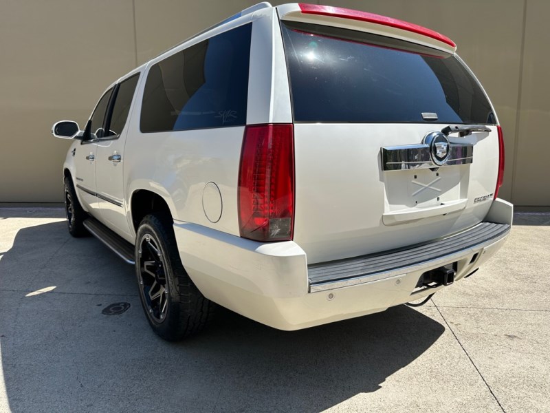 Additional photo of vehicle.