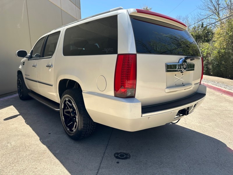 Additional photo of vehicle.