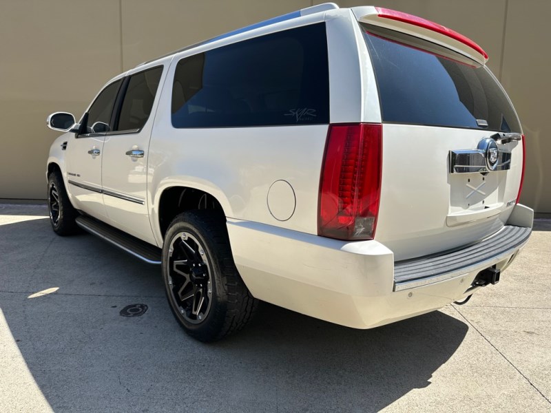 Additional photo of vehicle.