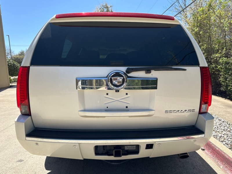 Additional photo of vehicle.