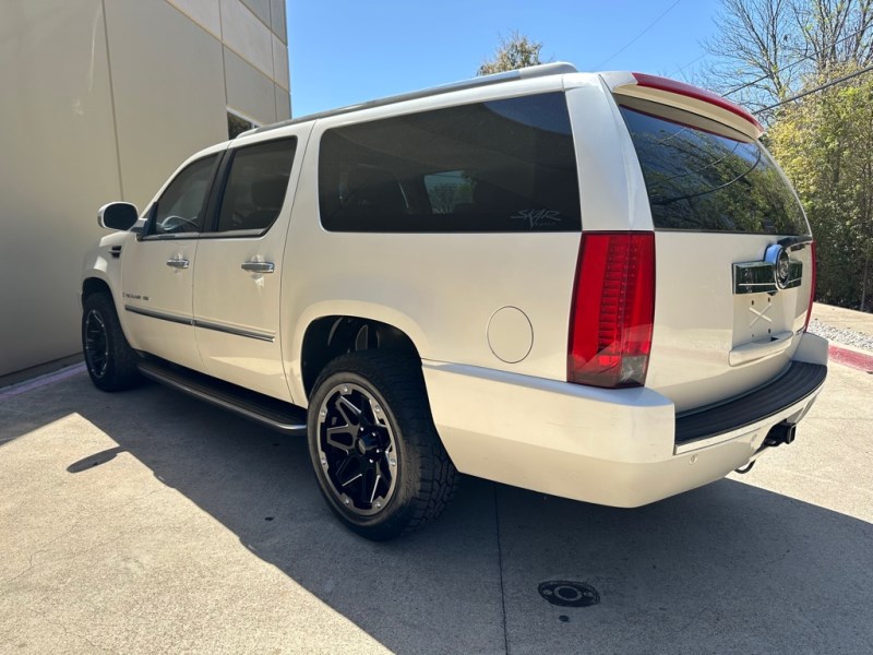 Additional photo of vehicle.