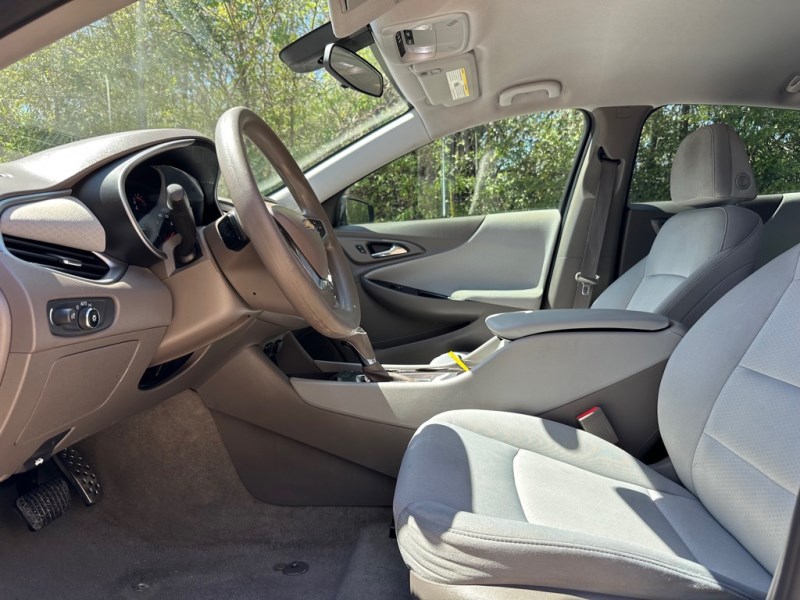 Additional photo of vehicle.