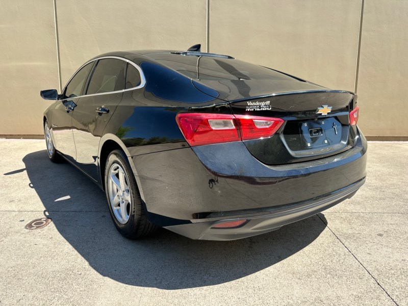 Additional photo of vehicle.