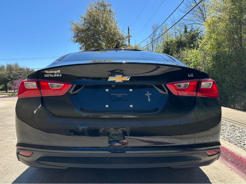 Additional photo of vehicle.