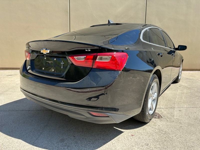 Additional photo of vehicle.