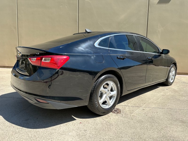 Additional photo of vehicle.