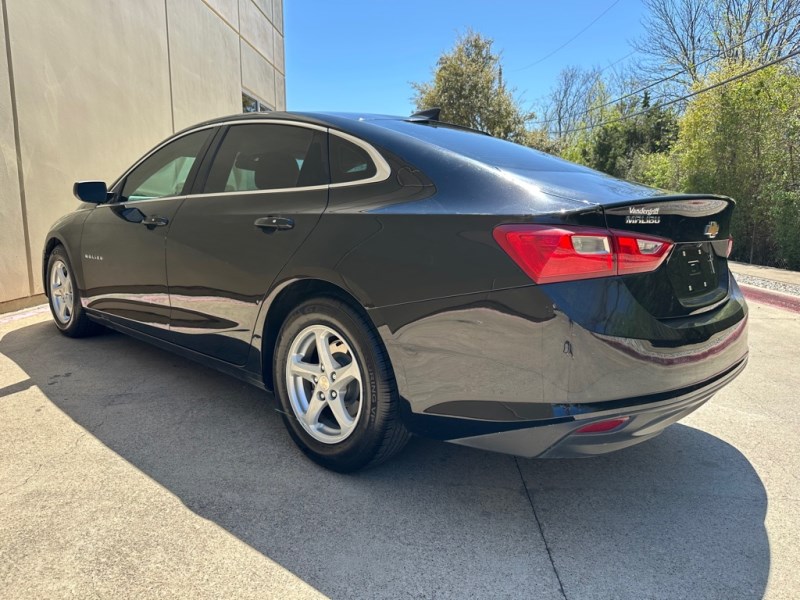 Additional photo of vehicle.