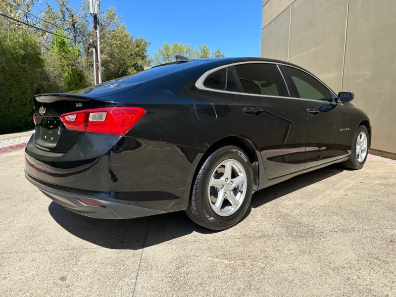 Additional photo of vehicle.