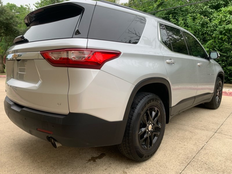 Additional photo of vehicle.