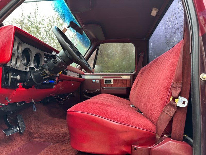 Additional photo of vehicle.