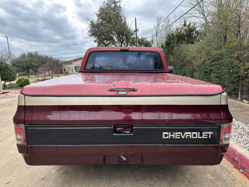 Additional photo of vehicle.