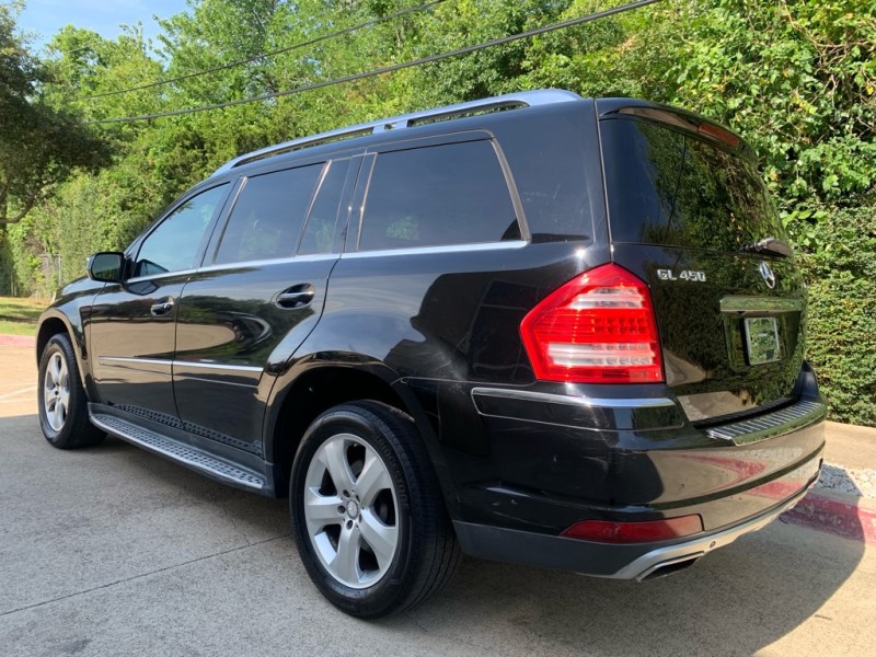 Additional photo of vehicle.