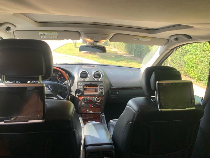 Additional photo of vehicle.