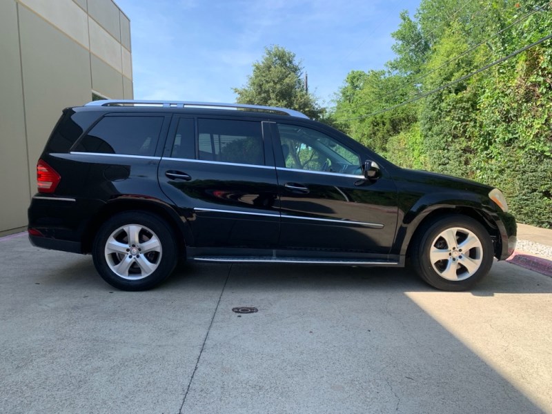 Additional photo of vehicle.