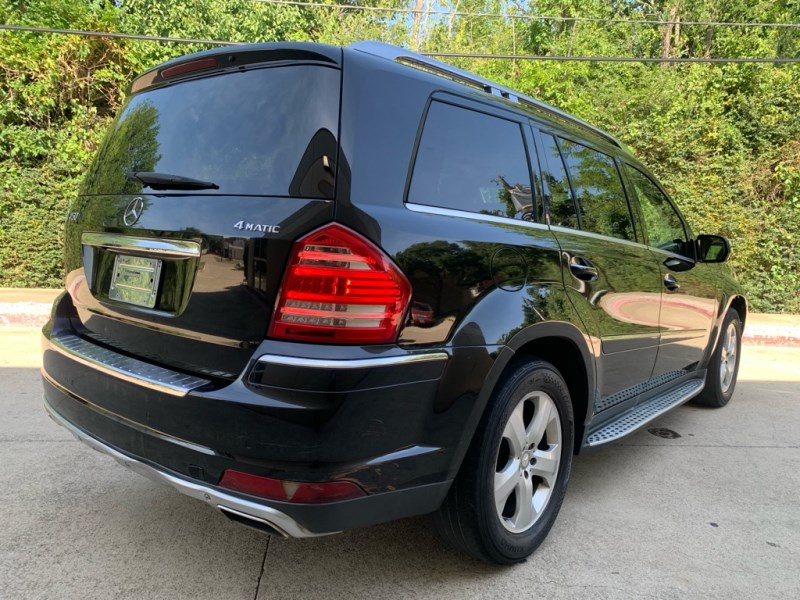 Additional photo of vehicle.