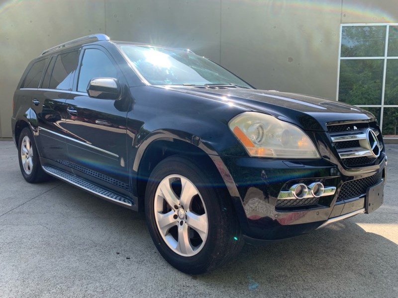 Additional photo of vehicle.