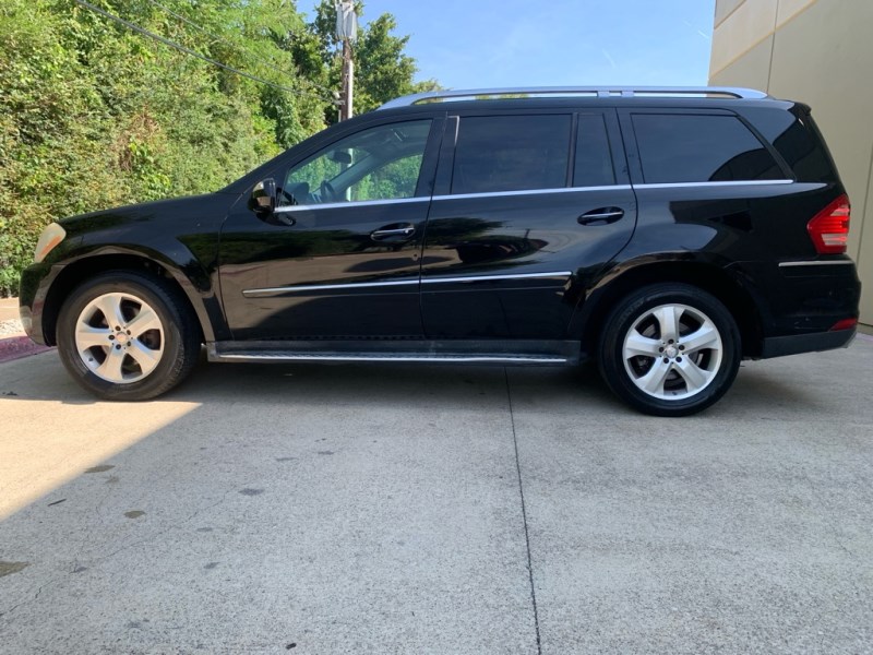 Additional photo of vehicle.