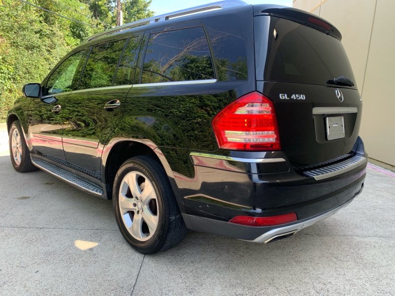 Additional photo of vehicle.