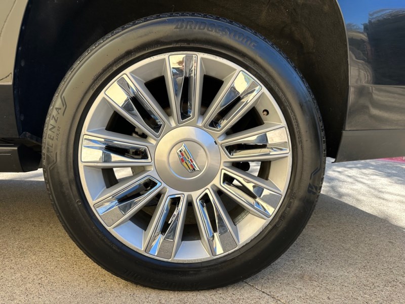 Additional photo of vehicle.