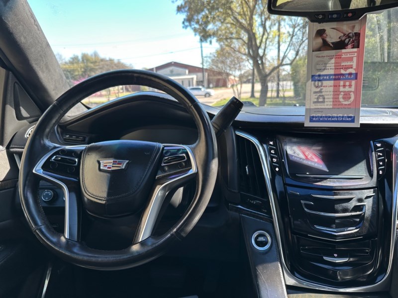 Additional photo of vehicle.