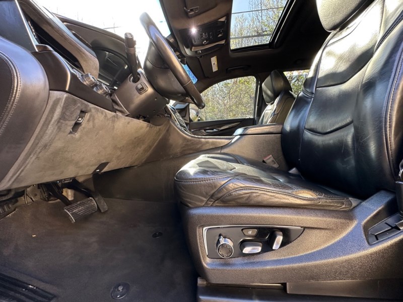 Additional photo of vehicle.