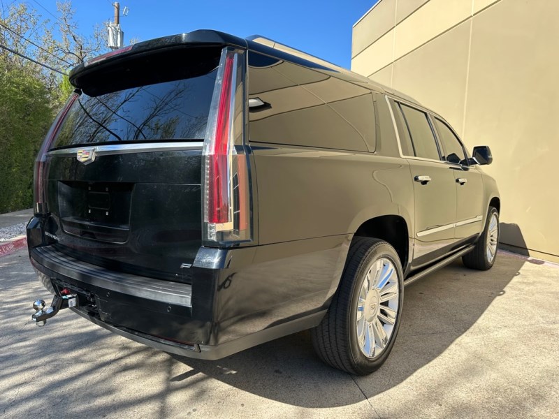 Additional photo of vehicle.