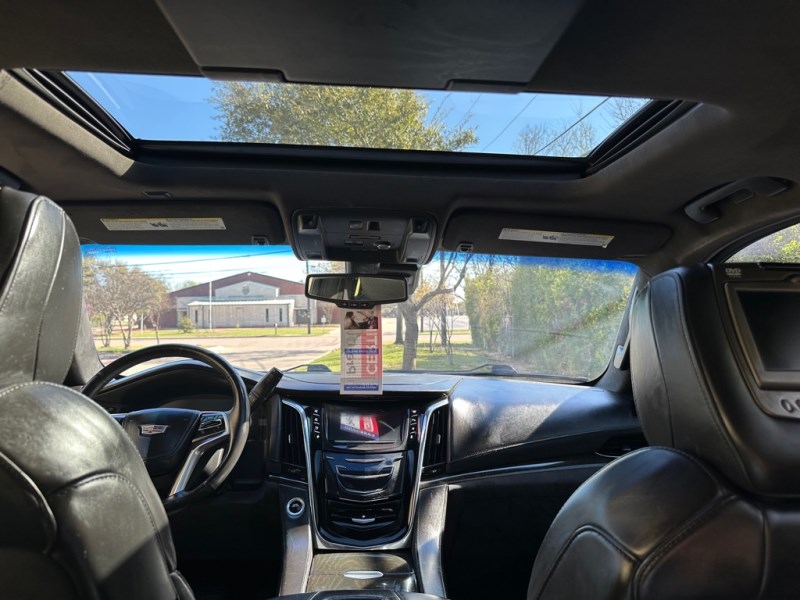 Additional photo of vehicle.