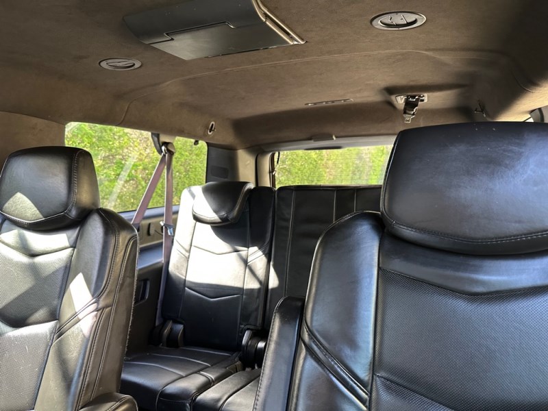 Additional photo of vehicle.