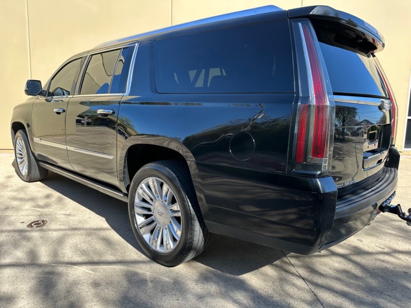 Additional photo of vehicle.