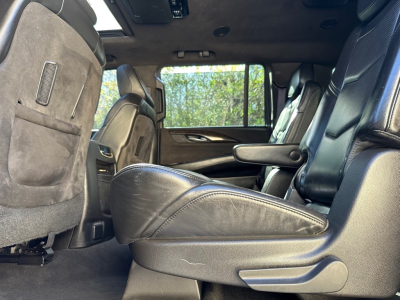 Additional photo of vehicle.